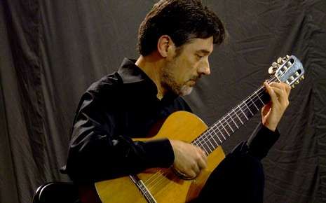 Mi Guitarra Esta En Silencio