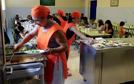 Colegios y padres se unen para regular los comedores escolares Colegios y padres se unen para regular los comedores escolares
