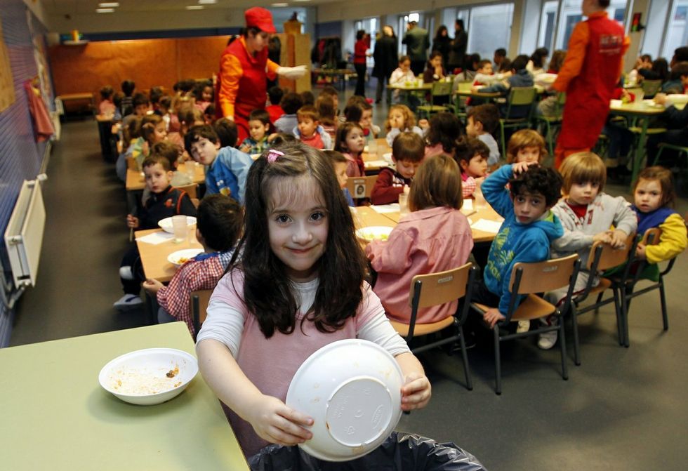 Serunión seguirá atendiendo de momento los comedores escolares Serunión seguirá atendiendo de momento los comedores escolares