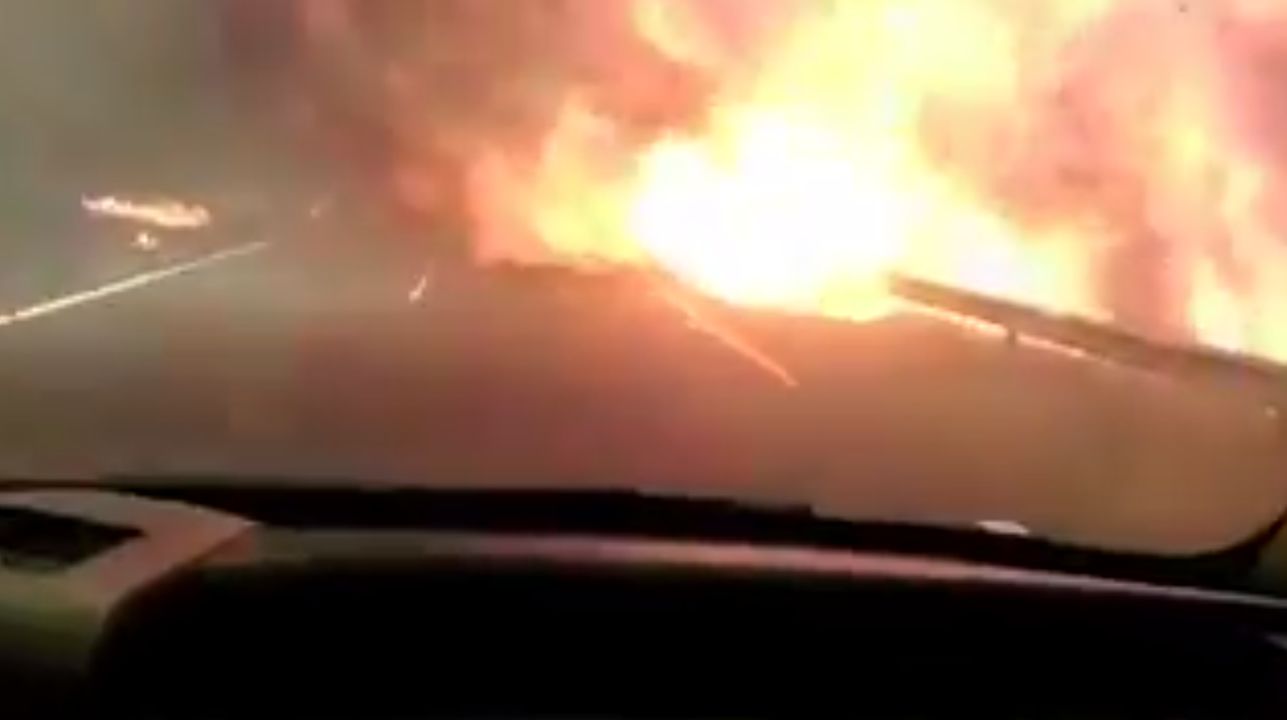 Alerta en Ourense por la columna de humo de un fuego próximo al casco urbano