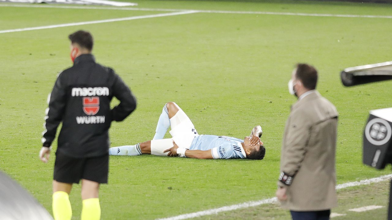 Tapia fue el primero en resentirse y verse obligado a dejar el partido