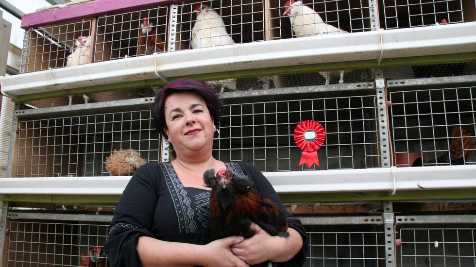 UN AÑO DE VOZ: CARMEN FERNÁNDEZ, PREMIO A LA PELUQUERÍA DE GALLINAS