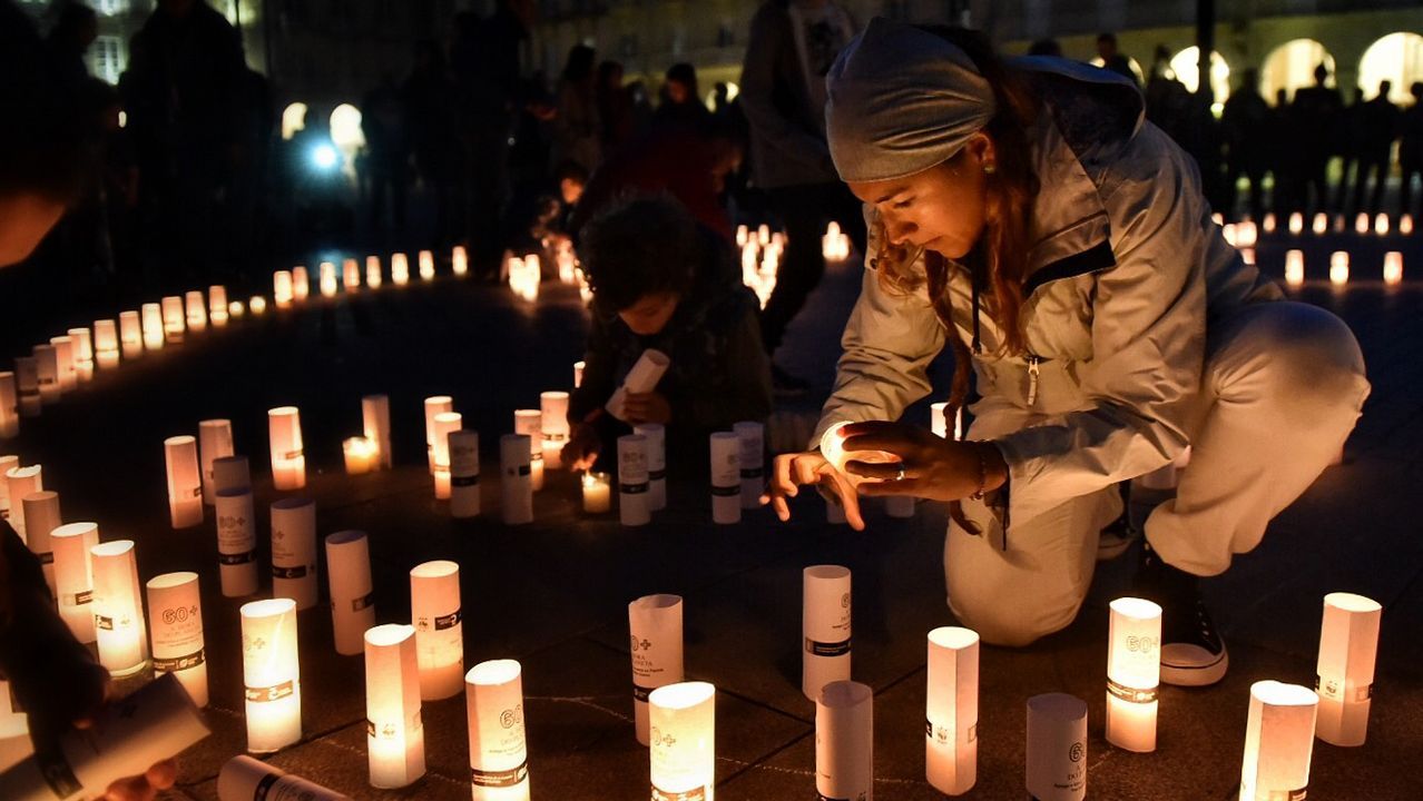 coruna.En el centro, la ganadora del concurso, Mar�a del Carmen L�pez Ruiz, nacida en Sada y residente en A Pasaxe, acompa�ada de la segunda clasificada, Manuela Pati�o, de Porto do Son (a la derecha), y la tercera, Mar�a Luisa Pombo, de Uxes (a la izquierda)