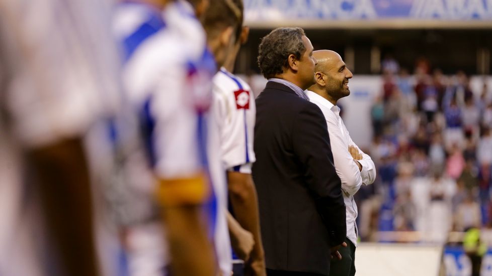 Lucas, siguiendo el partido en el palco de Riazor