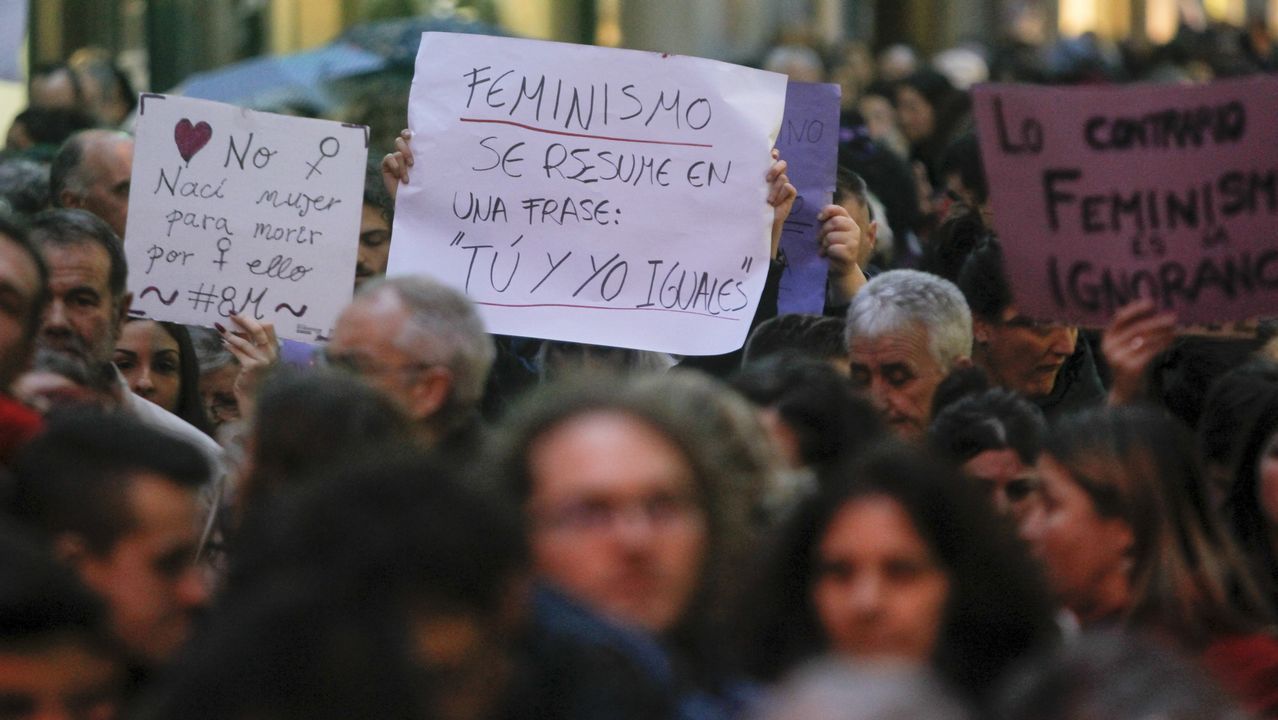 Los participantes en la concentración de Ferrol