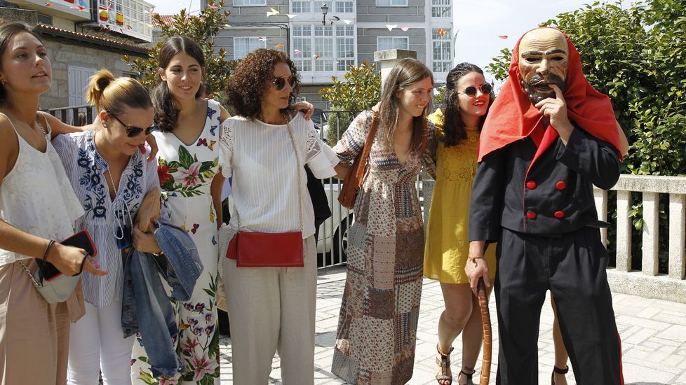 Castro Caldelas vivió la procesión de Os Remedios, a la que no faltó O Irrio Peliqueiro