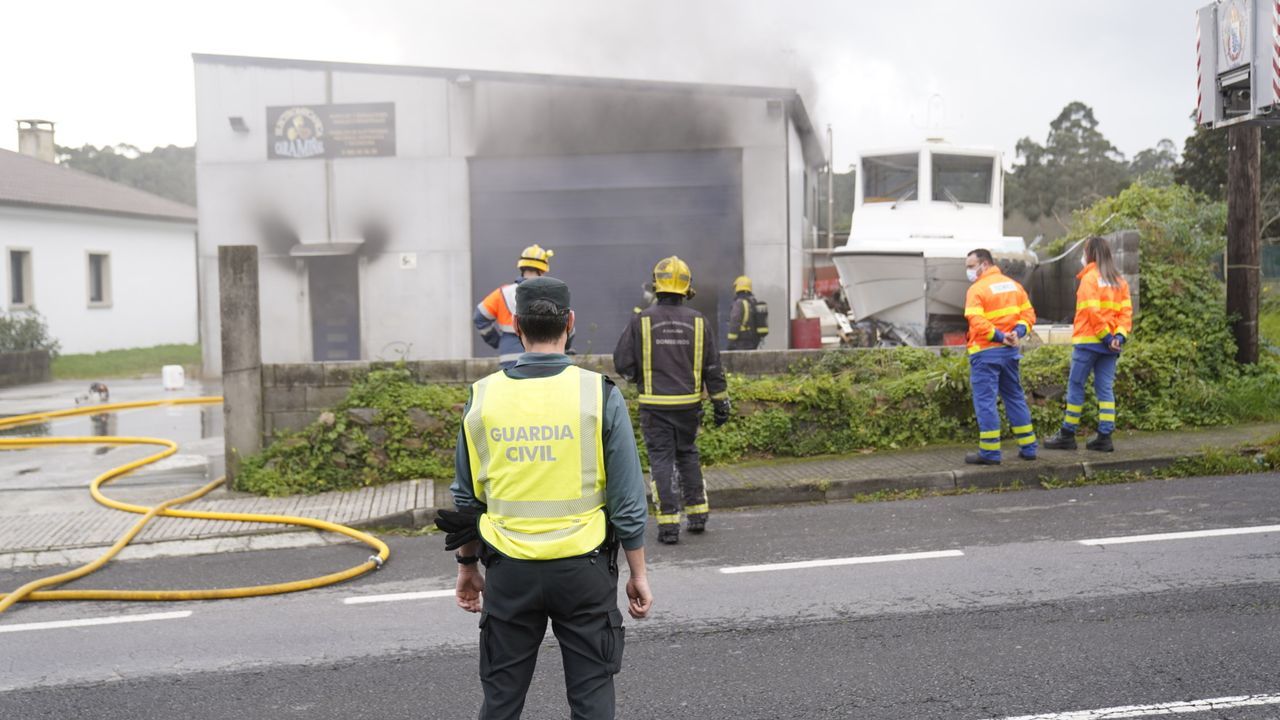 Incendio en taller O Caramiñal.