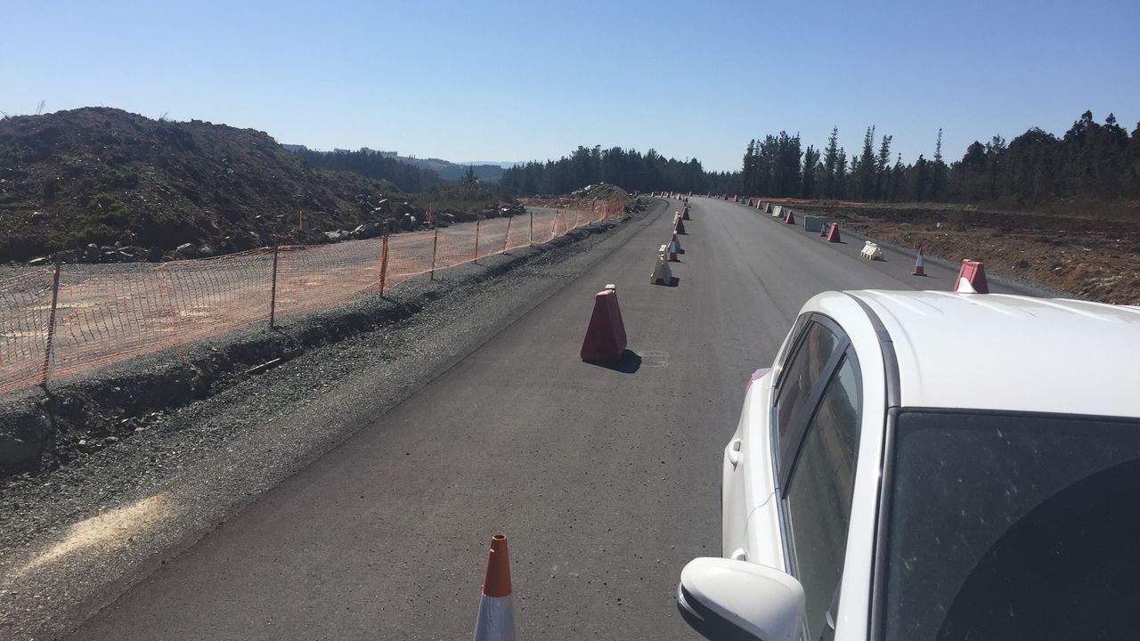 Al fondo estará la glorieta de enlace con la A-54, de donde part este vial que irá hacia la N-547