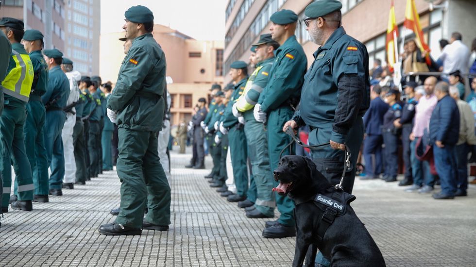 Acuartelamiento de la Guardia Civil en Lonzas - La Guardia Civil honra a su Patrona la Virgen del Pilar.