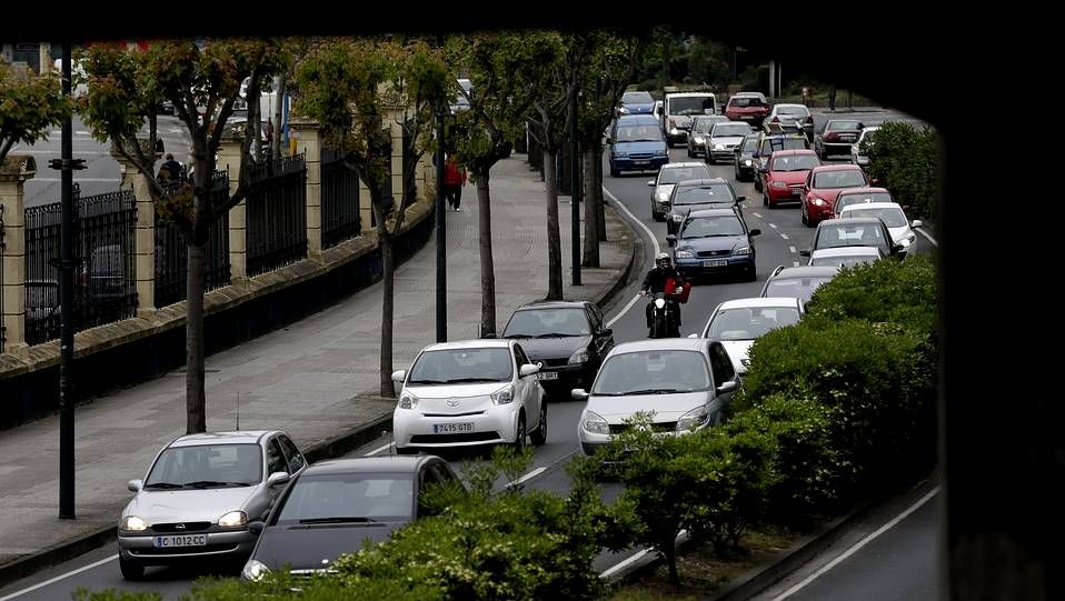 Atasco de tráfico por el corte de Alférez Provisional