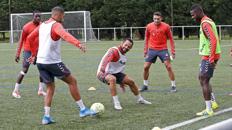 Entrenamiento del Pontevedra CF en A Xunqueira