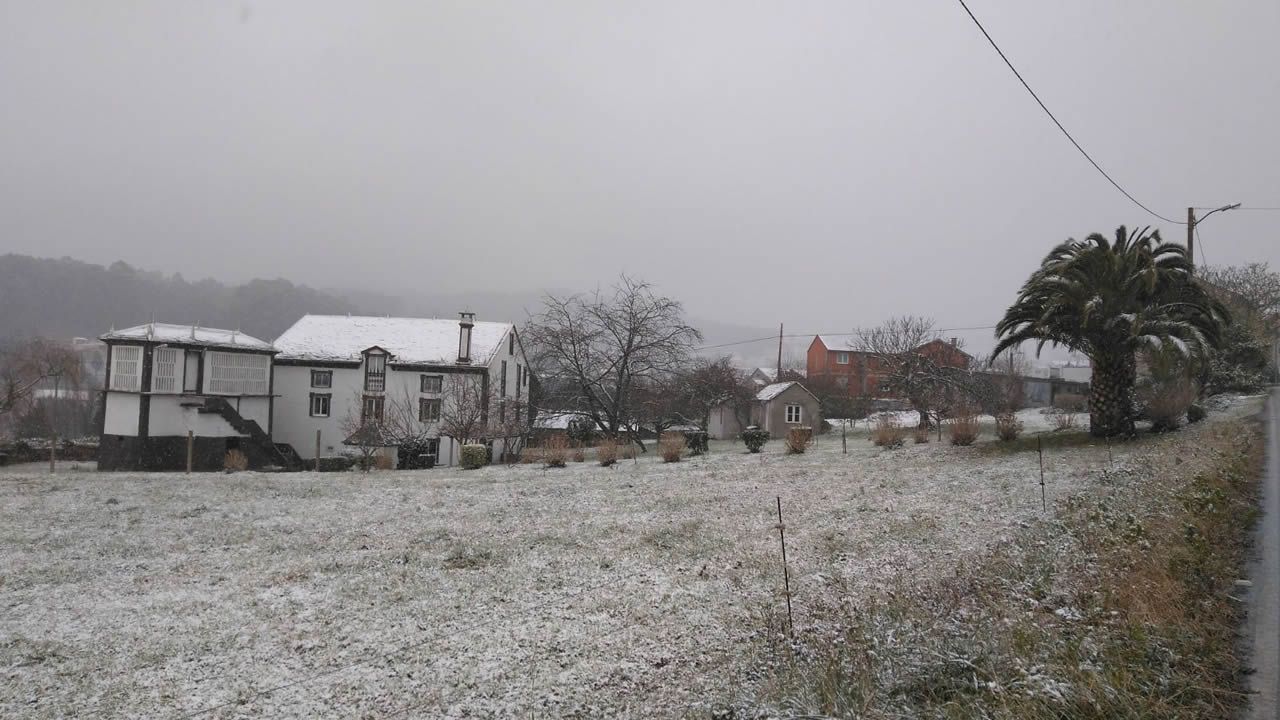 Nieve en Vilaronte, a unos tres kilómetros del centro de Foz