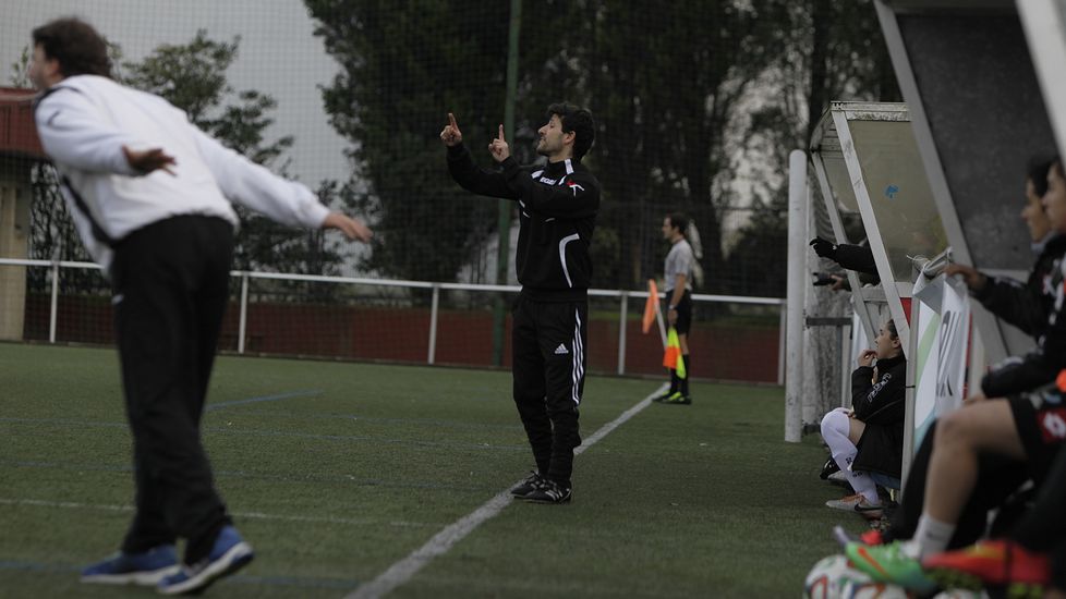 Imagen del partido celebrado el domingo en el campo de la Leyma entre Victoria y Orzán, con victoria aurinegra (1-2)