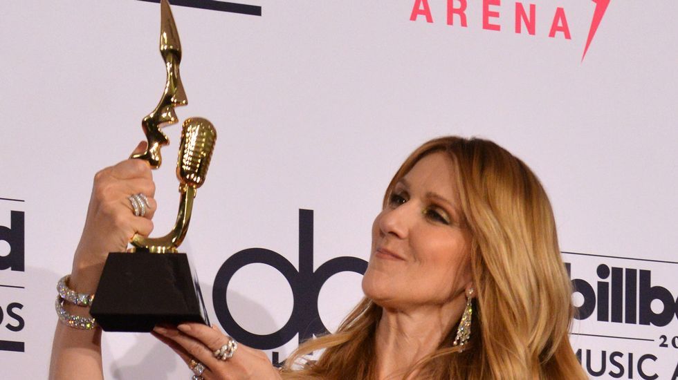 Celine Dion con su galardón.