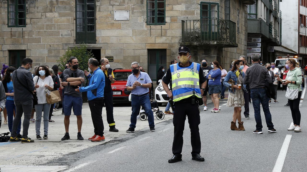 Protesta de los hosteleros por el cierre del municipio.Imagen de la protesta realizada en A Pobra el jueves