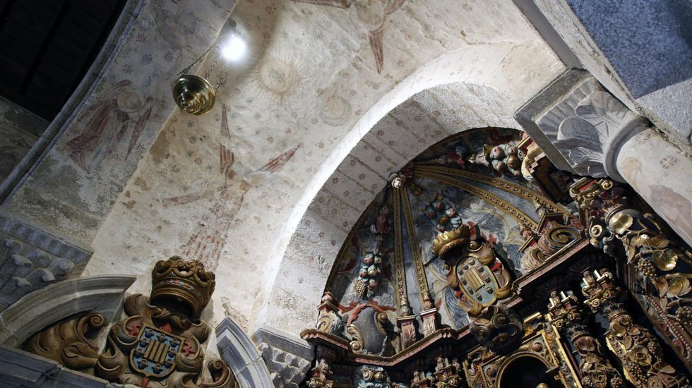 Pinturas en el ábside de la iglesia de Bembibre, en Taboada