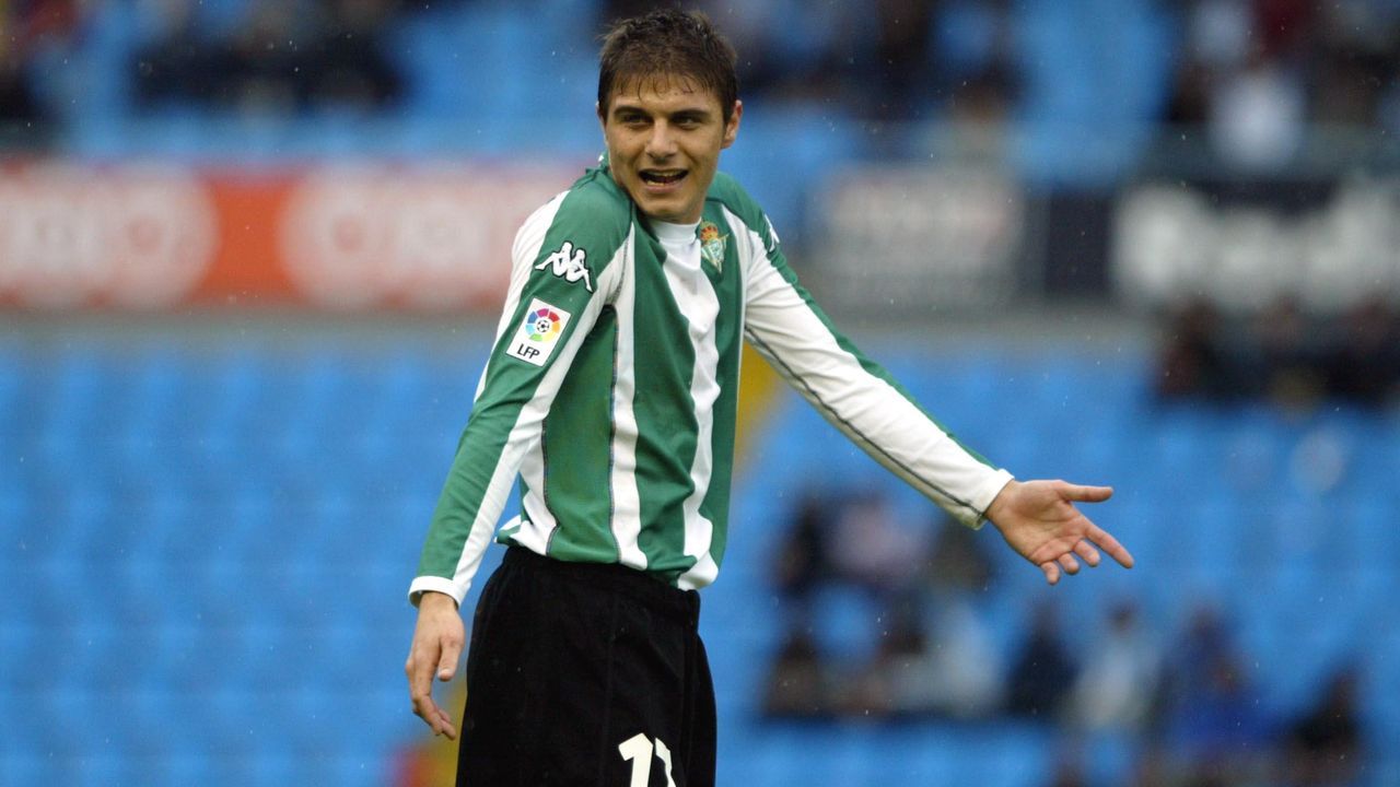 El gran símbolo bético debutó y se afianzó con el primer equipo la temporada de Vázquez en Sevilla.