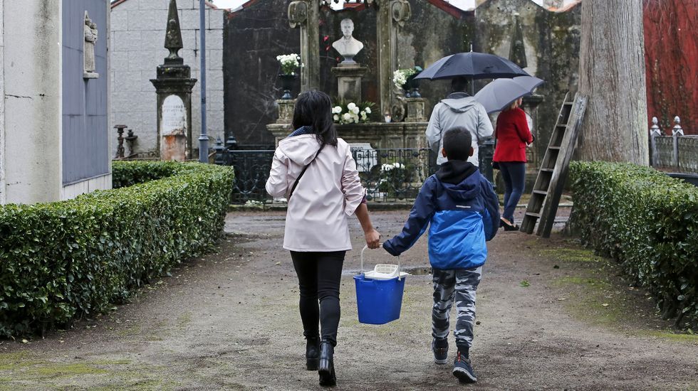 Día de Difuntos en el cementerio de San Mauro