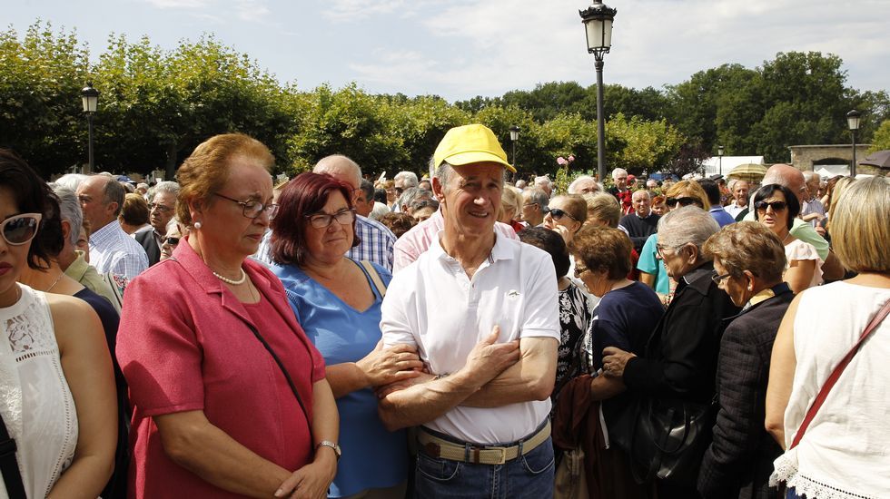 Multitudinaria procesión de Os Milagros en el santuario de Monte Medo en Baños de Molgas