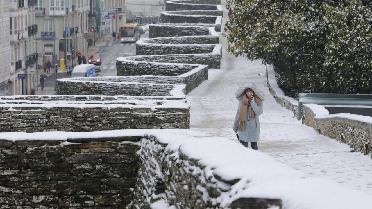 La ola de frío tiñó de blanco la ciudad de Lugo