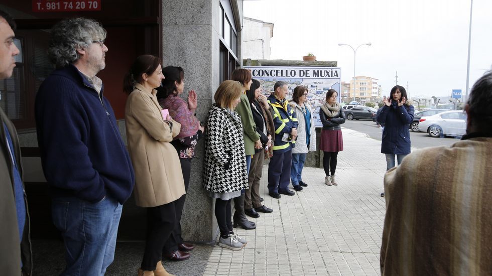Concentración delante del consistorio de Muxía