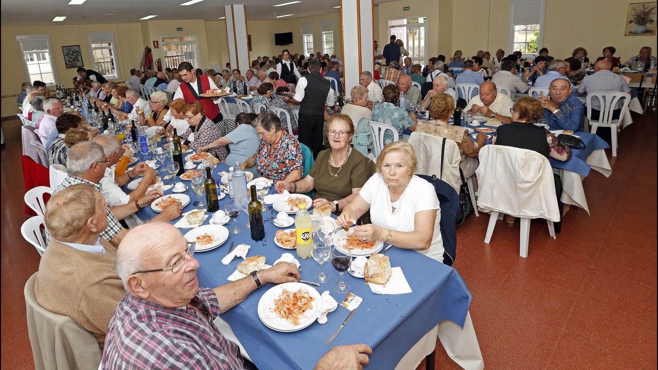 Comida de los Mayores en las fiestas de la Guadalupe.