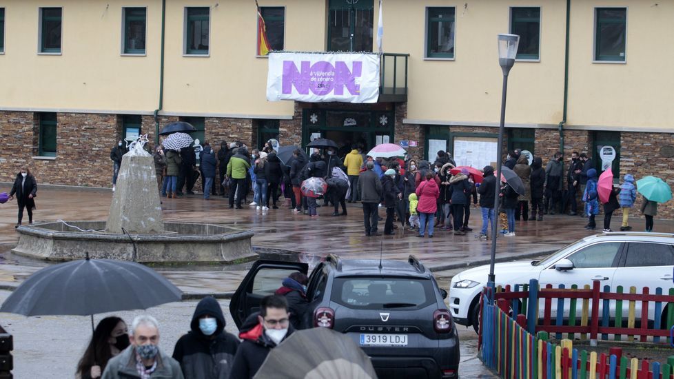 Los convocantes denuncian que el nuevo transporte escolar que quiere implantar la consellería empeora el actual