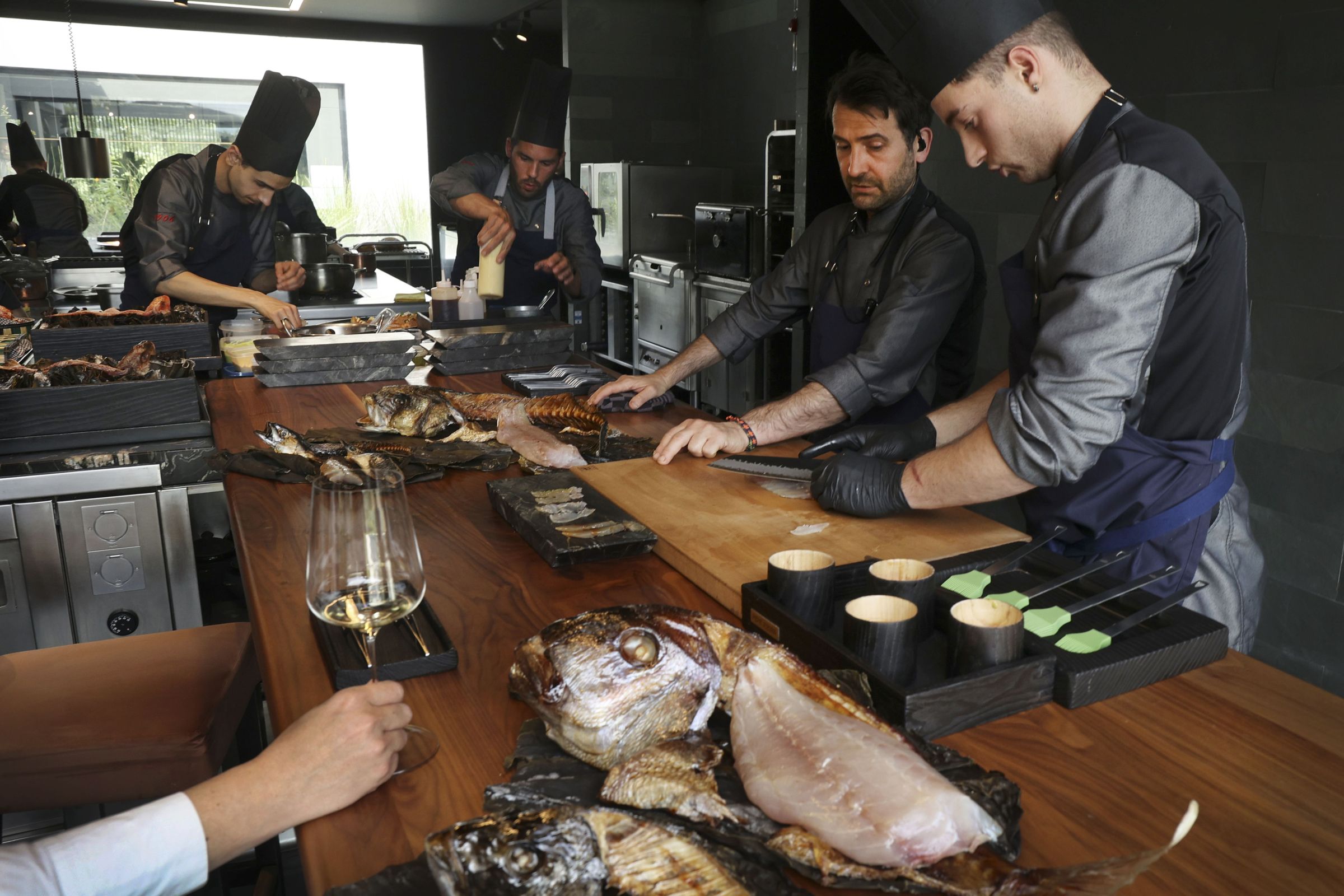 Degustaci�n na coci�a do restaurante Pepe Vieira de un dos pratos do seu men�. 10/05/2023