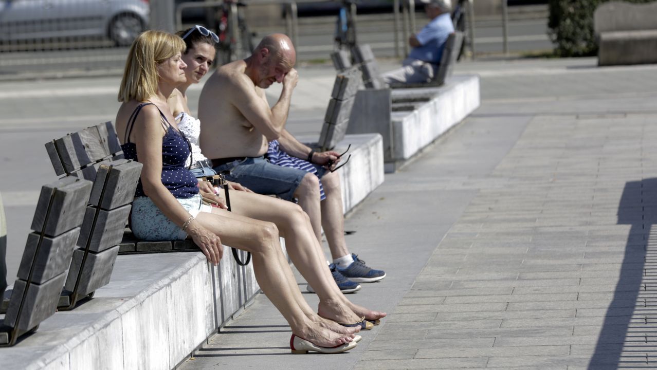 DÍA DE CALOR EN LA PLAYA DE RIAZOR