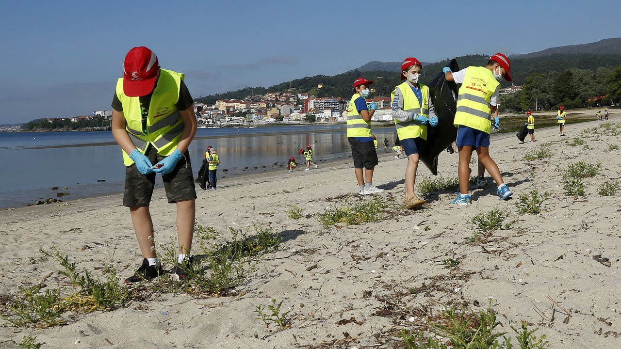 Programa Ludieduca de Jealsa y La Cruz Roja con motivo del día de los océanos en Barraña y o Areal