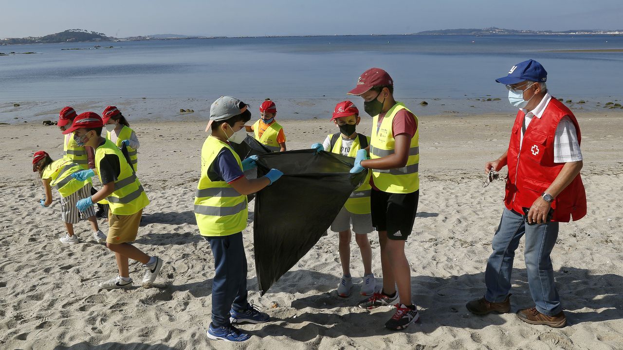Programa Ludieduca de Jealsa y La Cruz Roja con motivo del día de los océanos en Barraña y o Areal