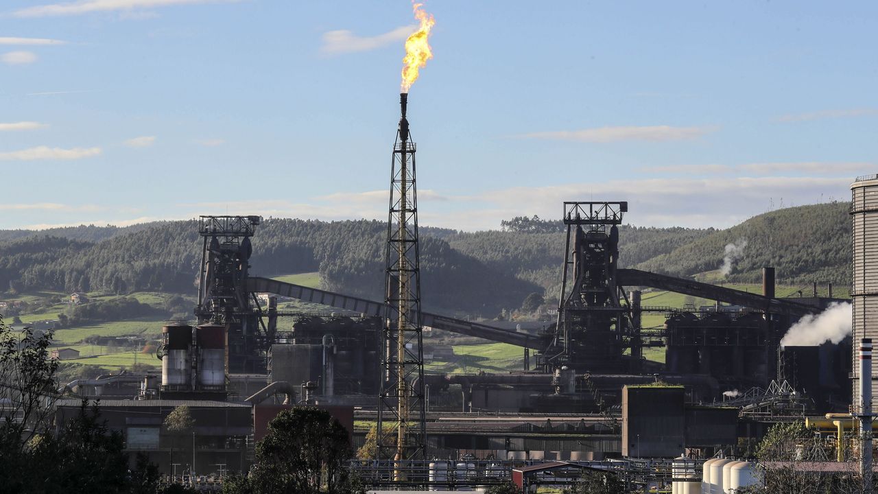 Vista de las instalaciones de ArcelorMittal en Gij�n