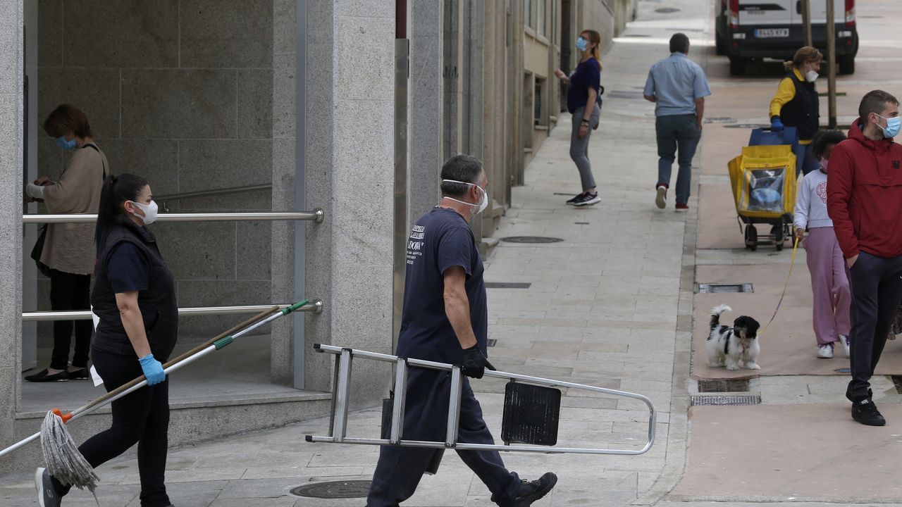 Primer día de uso obligatorio de mascarillas en Barbanza