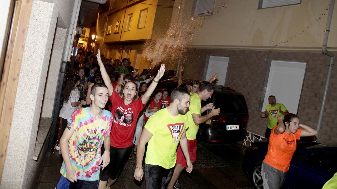 FIESTAS DEL CARMEN DE PORTO DO SON, ÚLTIMO DÍA. FIESTA DEL AGUA Y FUEGOS ARTIFICIALES.