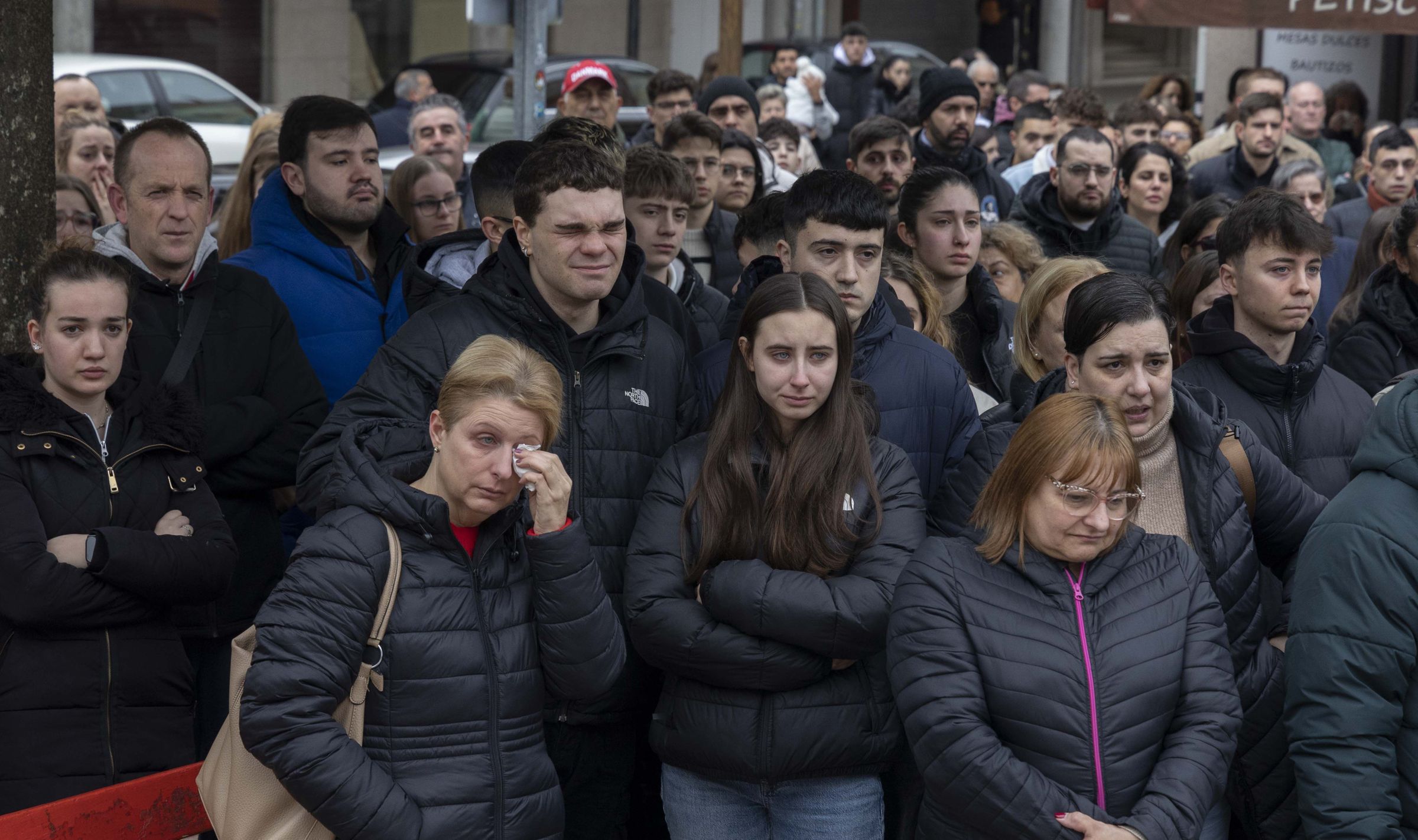 Minuto de silencio en Sig�eiro por Nicol�s S�nchez, atropelado por un autob�s en Touro. 2/01/2025