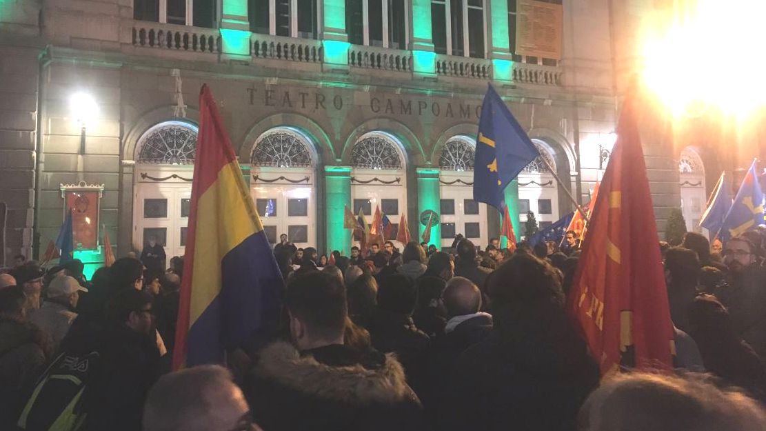 Manifestación a favor de Maduro en Oviedo