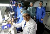 Elkin Muñoz y su equipo de fecundación «in vitro» del IVI, el que más ciclos hace en Galicia.