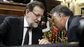 Mariano Rajoy conversando esta ma&ntilde;ana con Telmo Mart&iacute;n en el Congreso