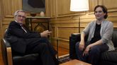 La alcaldesa en funciones de Barcelona y candidata de los comunes, Ada Colau, junto al candidato de Junts, Xavier Trias.