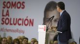 Puesta en escena. Los eslóganes elegidos por los partidos se repiten en cada intervención y escenario de los líderes.