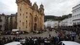 La catedral estrenó este año un sistema de visitas con audioguías. Una imagen inusual es la entrada de los caballos que llegan a As San Lucas