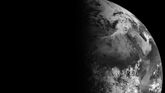 La línea del terminador conecta durante el equinocio a los dos polos del planeta