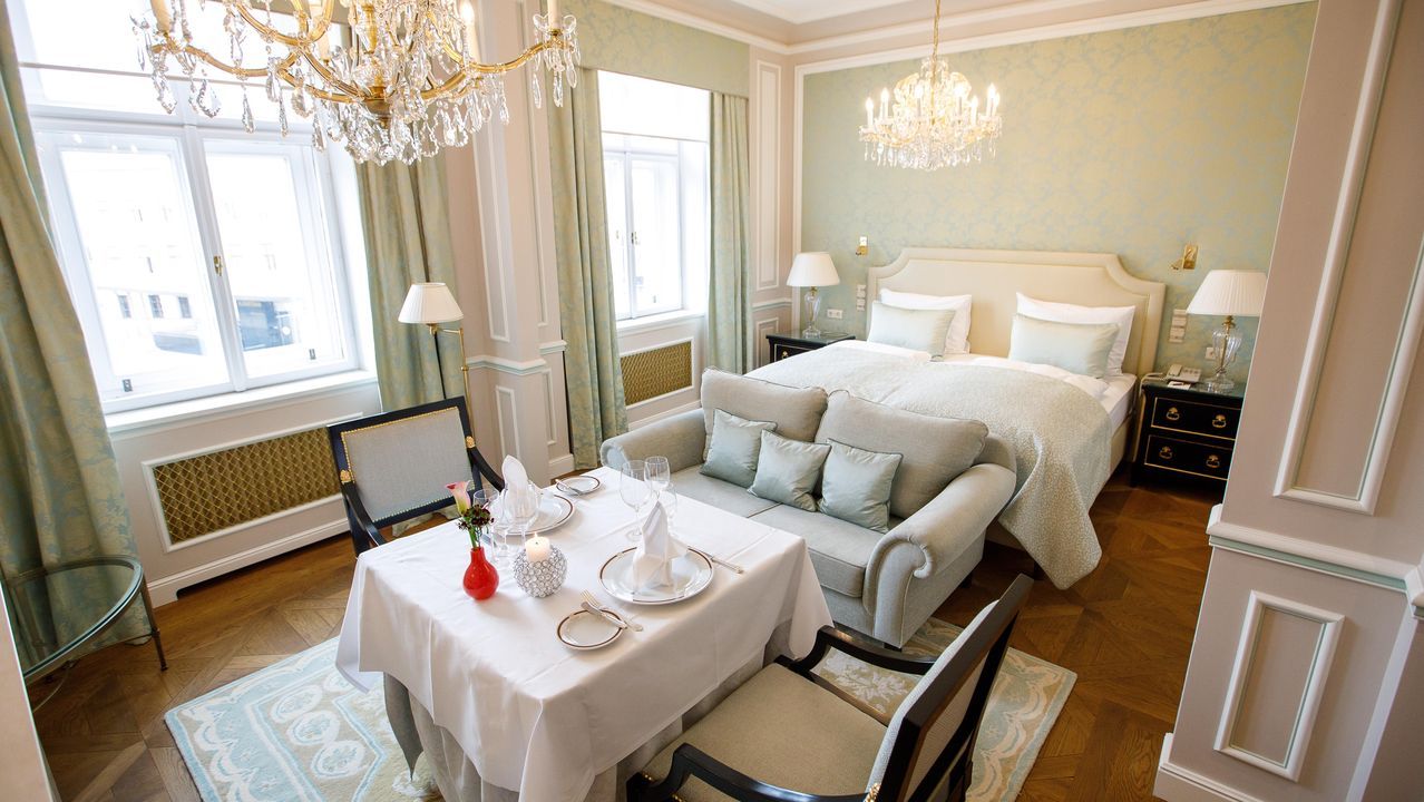 El vienés hotel Sacher, a dos minutos de la Ópera, sobresale por su opulencia