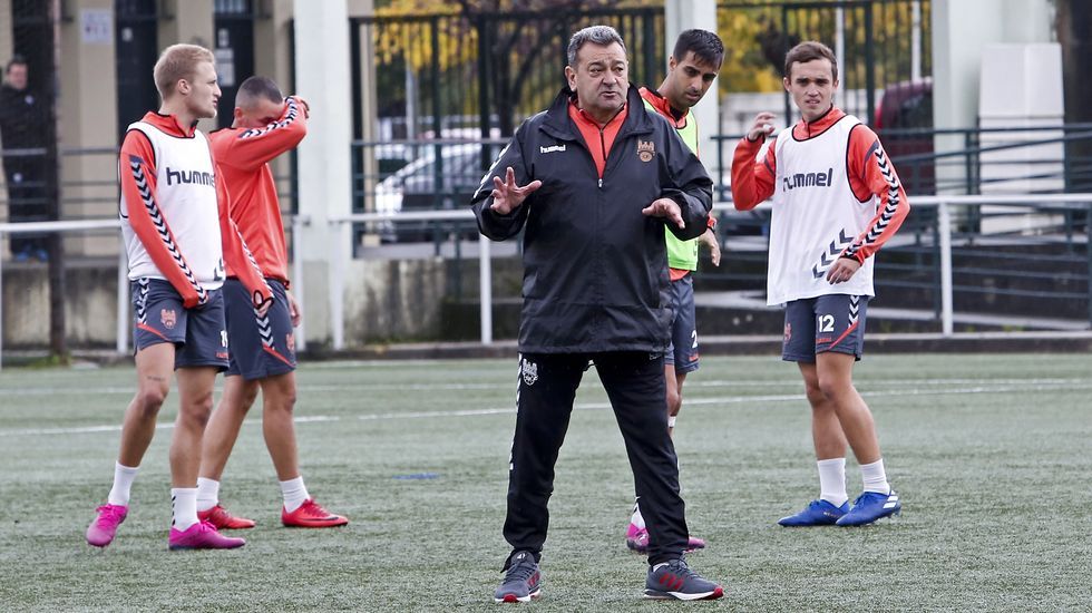 Entrenamiento del Pontevedra CF en A Xunqueira