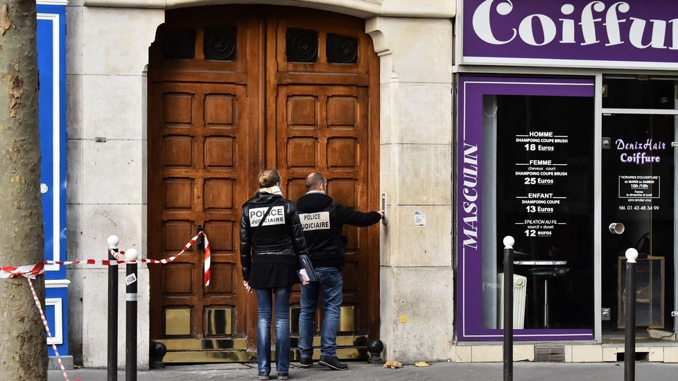 Abrigos abandonados en la calle al lado del Comptoir Voltaire cafe