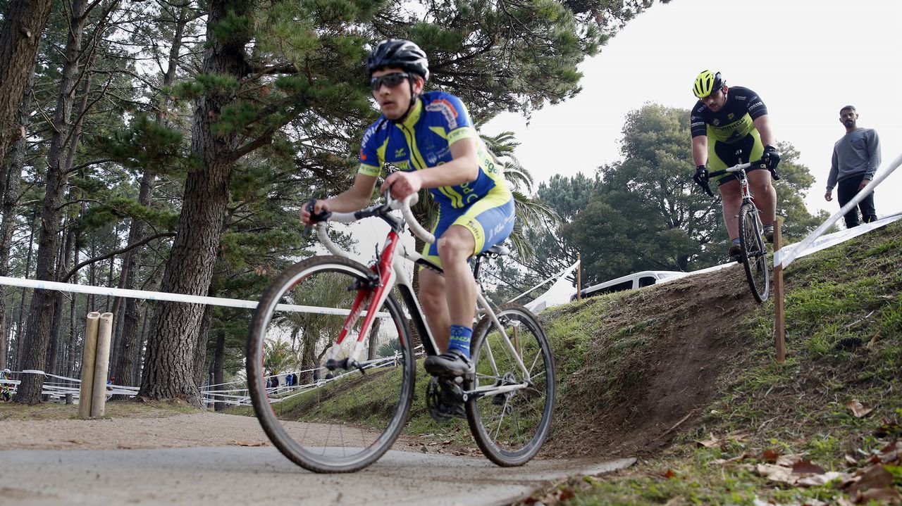 Prueba de Ciclocrós en el Pinar del paseo martítimo de Praia Xardín.