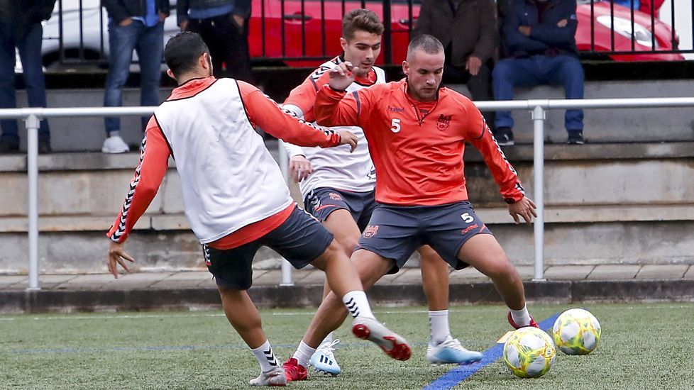 Entrenamiento del Pontevedra CF en A Xunqueira