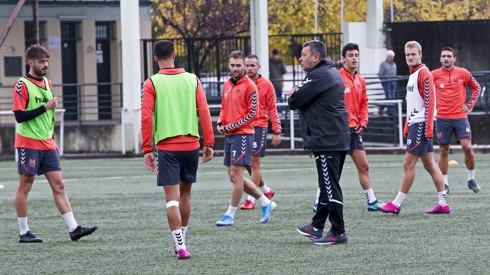 Entrenamiento del Pontevedra CF en A Xunqueira