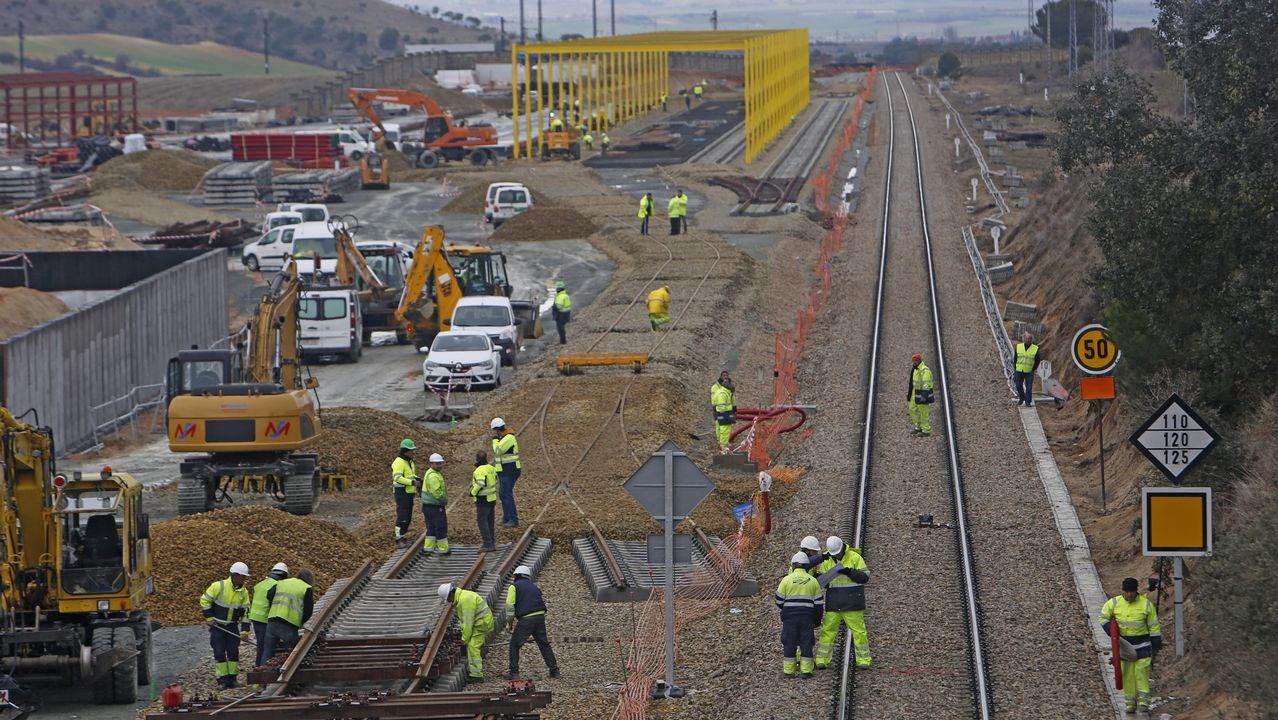 Base de La Hiniesta. Junto con la de A Mezquita (Ourense), esta base de montaje está a pleno rendimiento muy cerca de Zamora