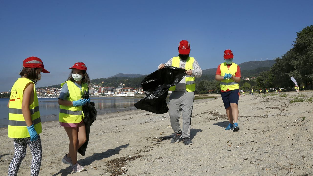 Programa Ludieduca de Jealsa y La Cruz Roja con motivo del día de los océanos en Barraña y o Areal